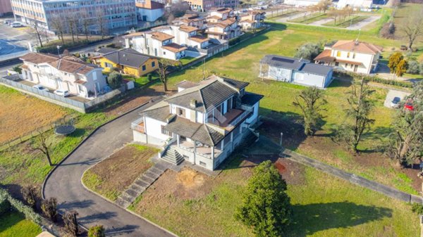casa indipendente in vendita a Parma in zona Vicofertile