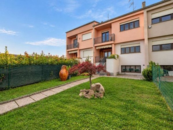 casa indipendente in vendita a Parma in zona Golese