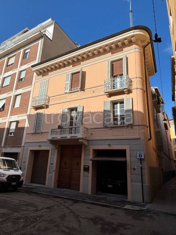 appartamento in vendita a Parma in zona Centro Storico