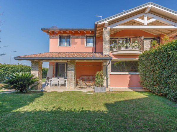 casa indipendente in vendita a Parma in zona Gaione