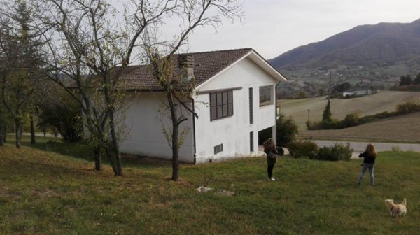 casa indipendente in vendita a Pellegrino Parmense in zona Iggio