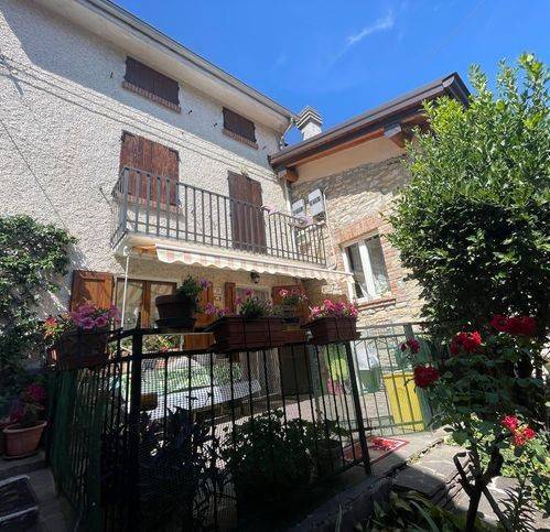 casa indipendente in vendita a Pellegrino Parmense in zona Grotta