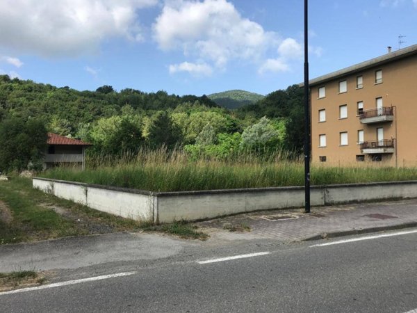 terreno edificabile in vendita a Pellegrino Parmense