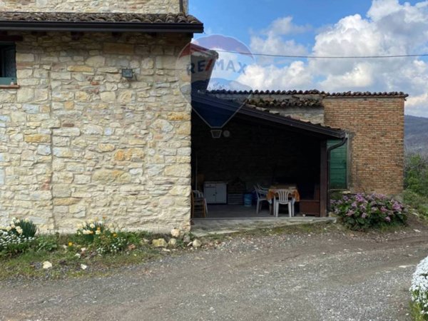 casa indipendente in vendita a Pellegrino Parmense in zona Grotta