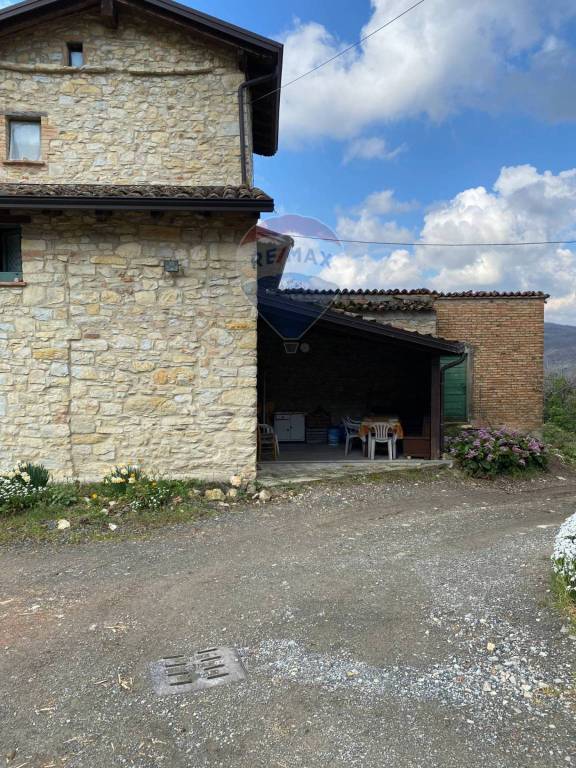 casa indipendente in vendita a Pellegrino Parmense in zona Casalino