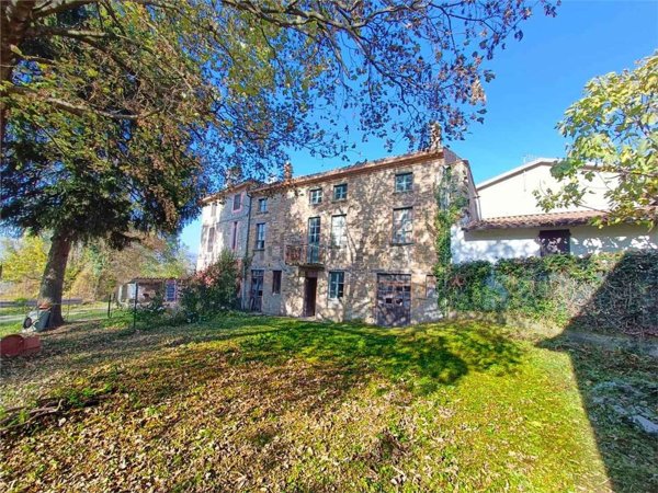 casa indipendente in vendita a Pellegrino Parmense in zona Ceriato Lobbia