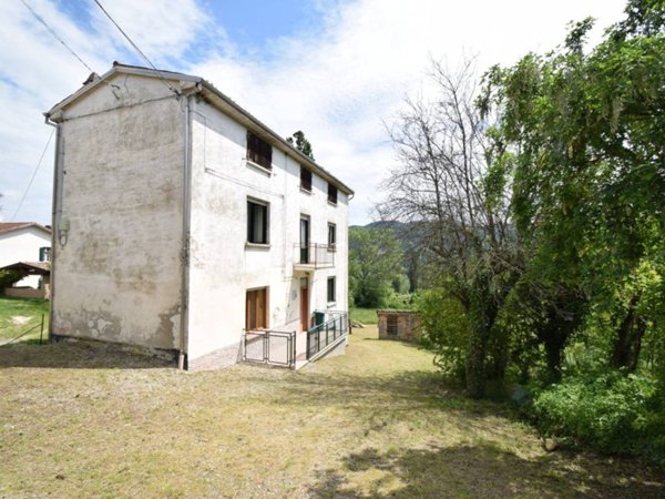 casa indipendente in vendita a Pellegrino Parmense