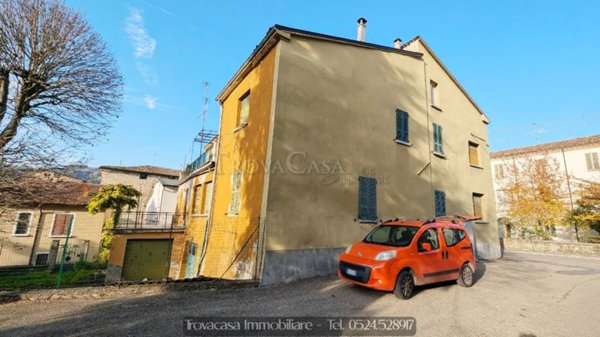 casa indipendente in vendita a Pellegrino Parmense