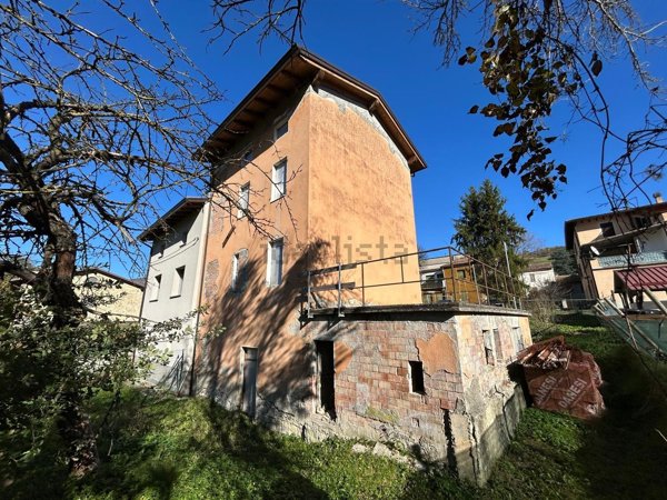 casa indipendente in vendita a Pellegrino Parmense