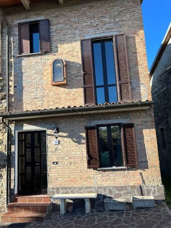 esavano in vendita a Pellegrino Parmense