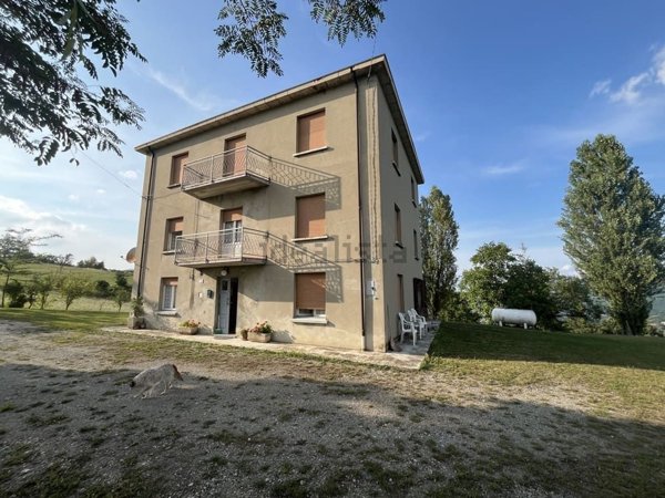 casa indipendente in vendita a Pellegrino Parmense in zona Castellaro