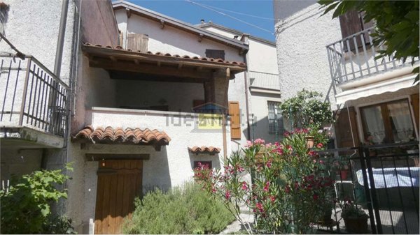 casa indipendente in vendita a Pellegrino Parmense