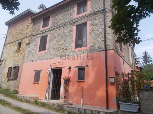 casale in vendita a Pellegrino Parmense