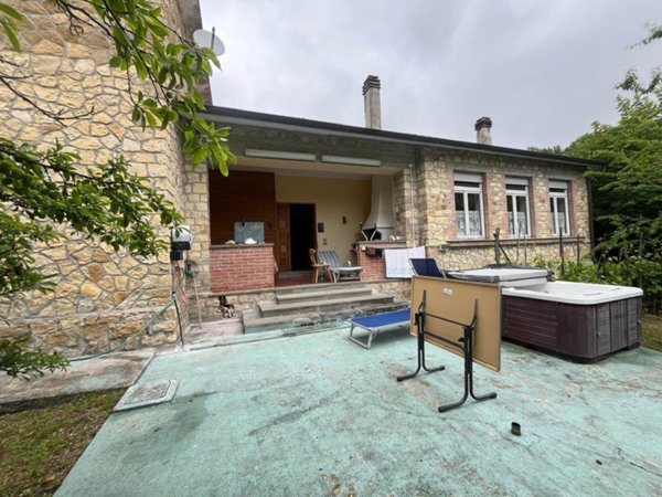 casa indipendente in vendita a Pellegrino Parmense in zona Pietra Nera