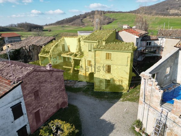 casale in vendita a Pellegrino Parmense in zona Montanari