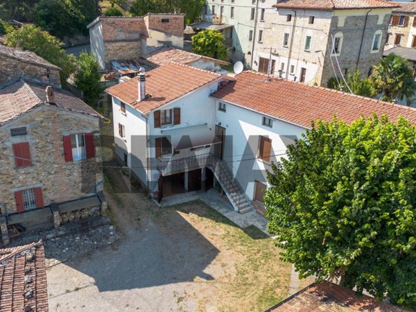 casa indipendente in vendita a Pellegrino Parmense in zona Iggio