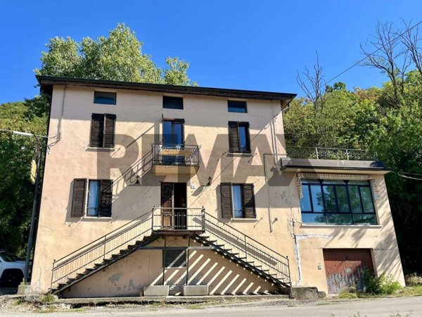casa indipendente in vendita a Pellegrino Parmense in zona Iggio