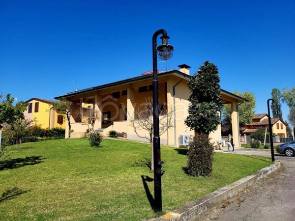 casa indipendente in vendita a Roccabianca in zona Fontanelle