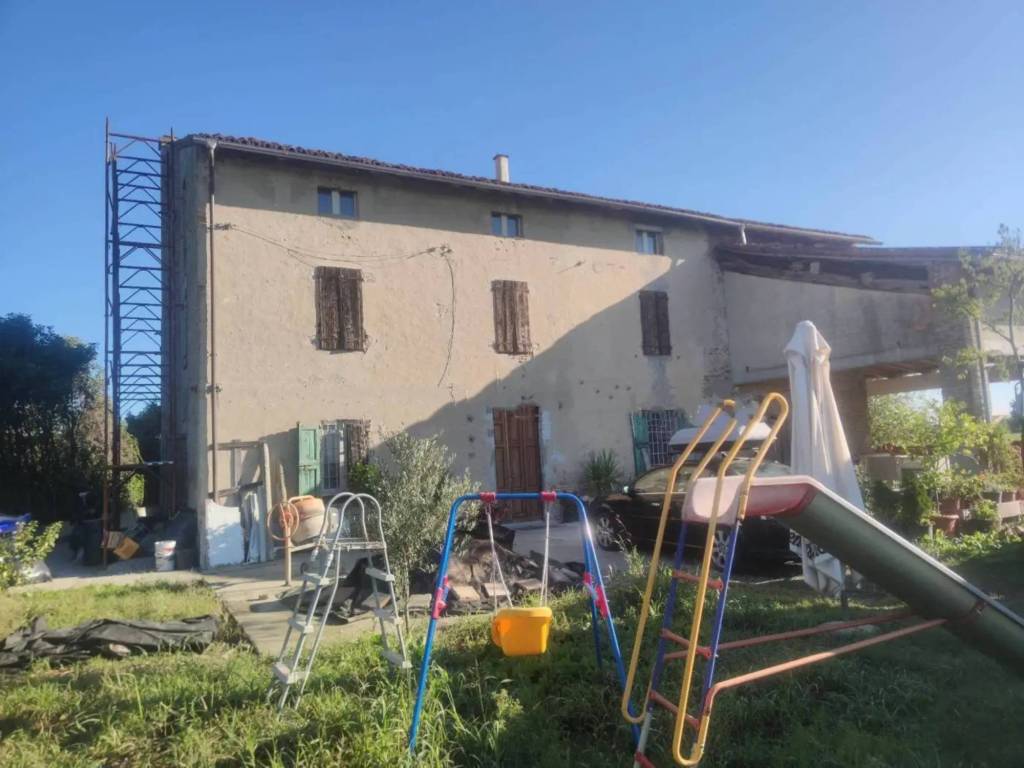 casa indipendente in vendita a Roccabianca in zona Ragazzola