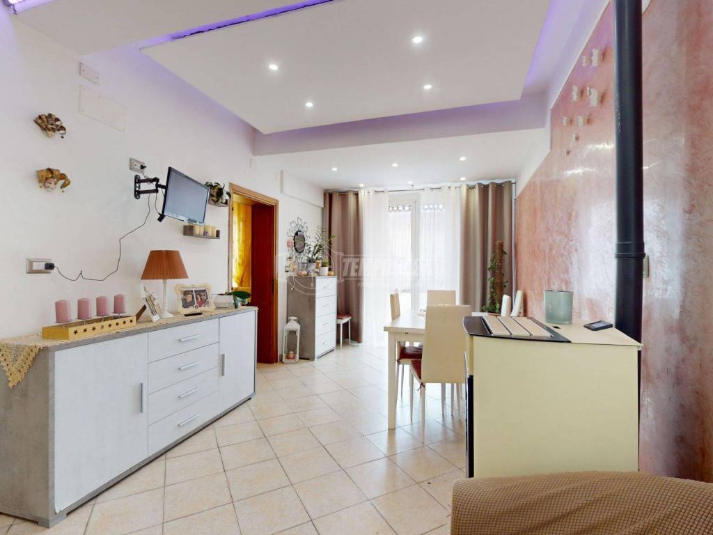 casa indipendente in vendita a Roccabianca in zona Ragazzola