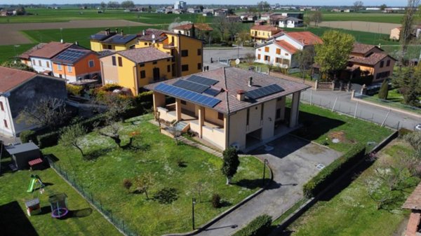 casa indipendente in vendita a Roccabianca in zona Fontanelle