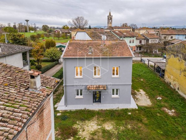 casa indipendente in vendita a Roccabianca in zona Ragazzola