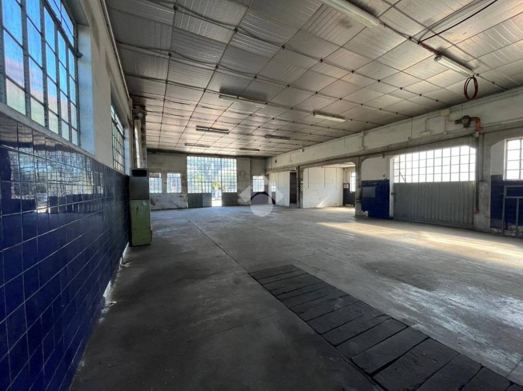 locale commerciale in vendita a Roccabianca in zona Ragazzola