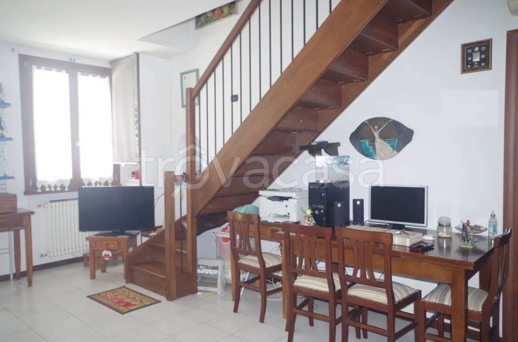 appartamento in vendita a Roccabianca in zona Stagno