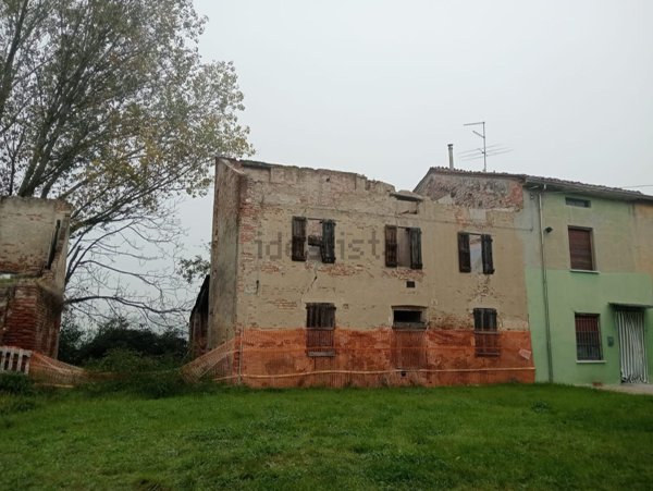 casale in vendita a Roccabianca