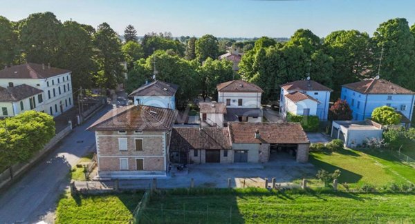 casa indipendente in vendita a Roccabianca in zona Fossa