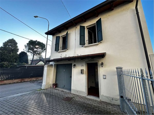 casa indipendente in vendita a Roccabianca in zona Ragazzola