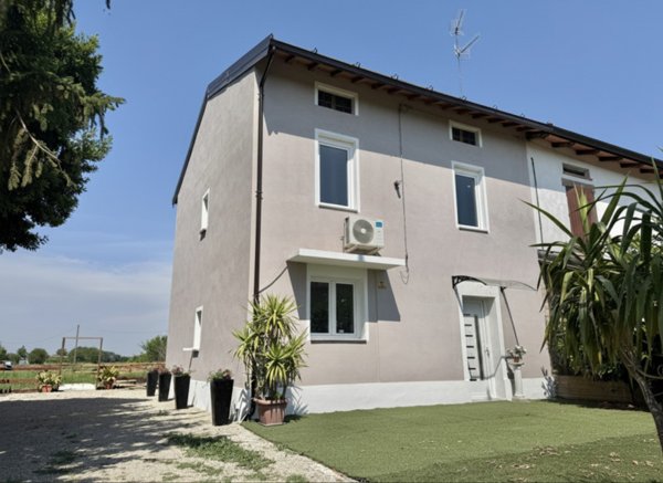 casa indipendente in vendita a Roccabianca in zona Rigosa
