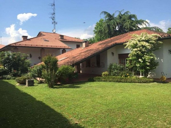 casa indipendente in vendita a Roccabianca in zona Stagno