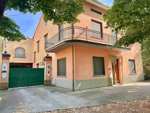 casa indipendente in vendita a Roccabianca in zona Fontanelle