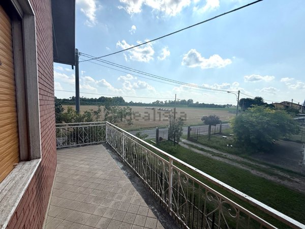 casa indipendente in vendita a Roccabianca in zona Fontanelle