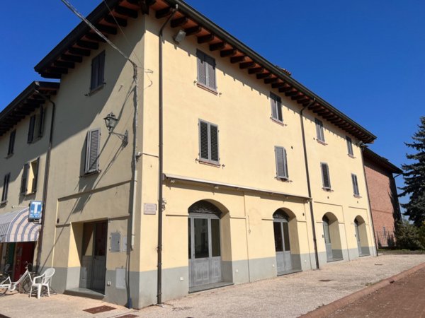 negozio in vendita a Roccabianca in zona Fontanelle