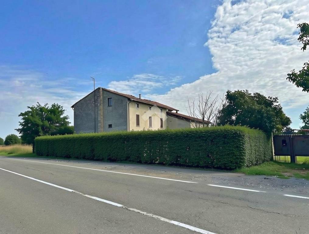 casa indipendente in vendita a Roccabianca in zona Fontanelle