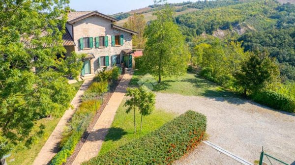 casa indipendente in vendita a Sala Baganza in zona Maiatico