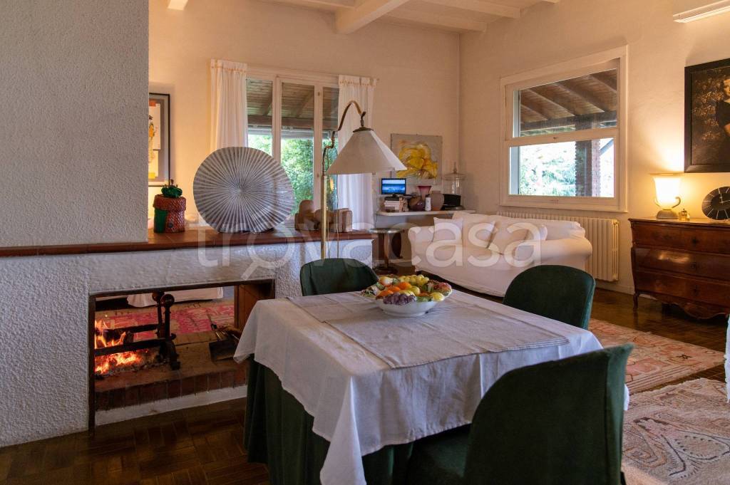 casa indipendente in vendita a Sala Baganza in zona Maiatico