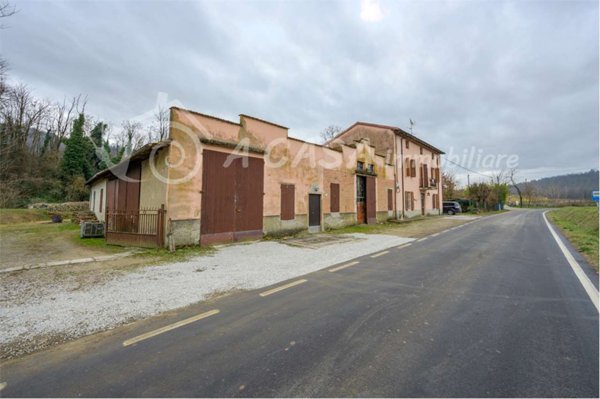casa indipendente in vendita a Sala Baganza in zona Talignano
