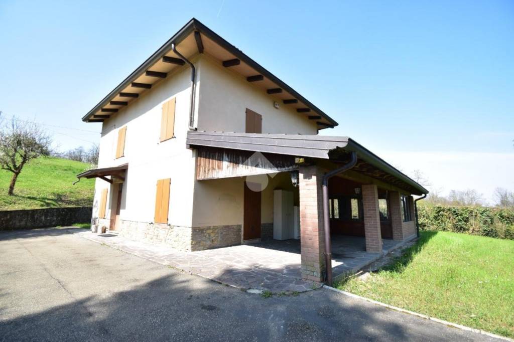 casa indipendente in vendita a Sala Baganza in zona Talignano