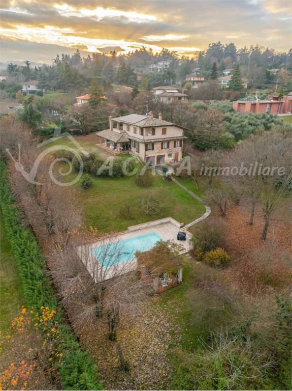casa indipendente in vendita a Sala Baganza in zona Maiatico