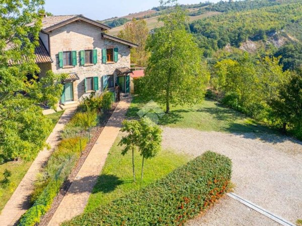casa indipendente in vendita a Sala Baganza in zona Maiatico
