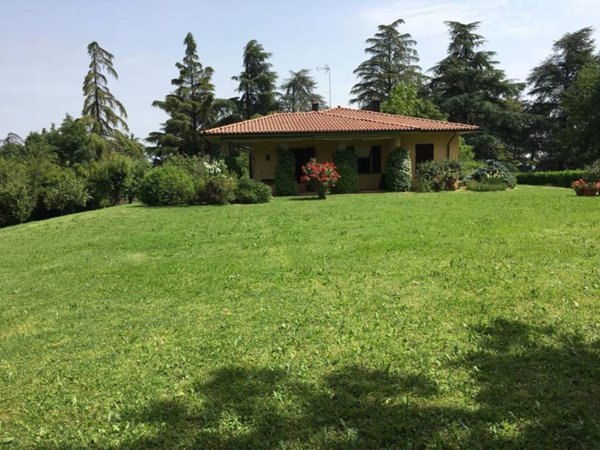 casa indipendente in vendita a Sala Baganza in zona Maiatico
