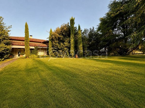 casa indipendente in vendita a Sala Baganza in zona Maiatico