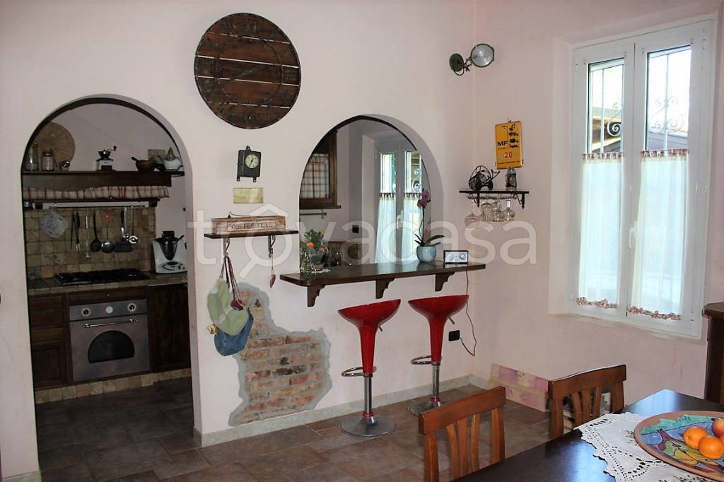 casa indipendente in vendita a Salsomaggiore Terme in zona Bargone