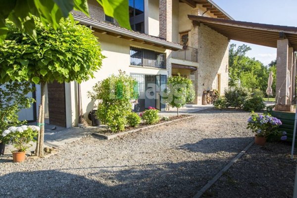 casa indipendente in vendita a Salsomaggiore Terme in zona Rossi