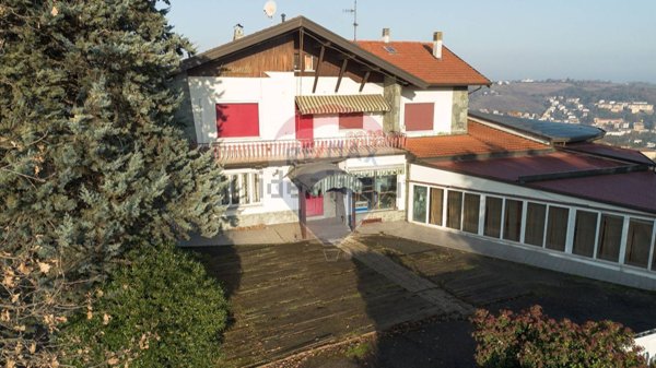 locale commerciale in vendita a Salsomaggiore Terme in zona Tabiano Bagni