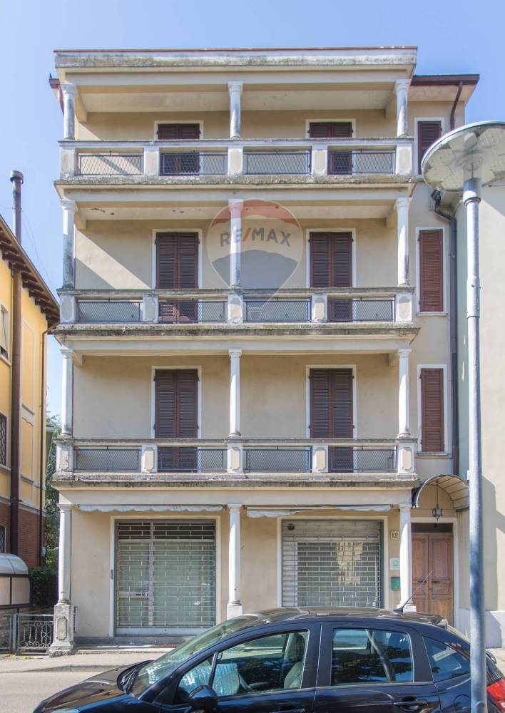 locale commerciale in vendita a Salsomaggiore Terme