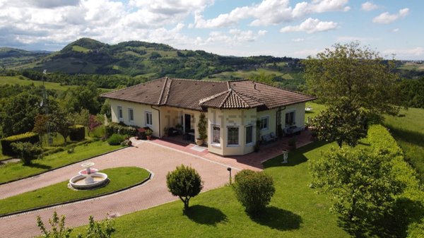casa indipendente in vendita a Salsomaggiore Terme in zona Cangelasio